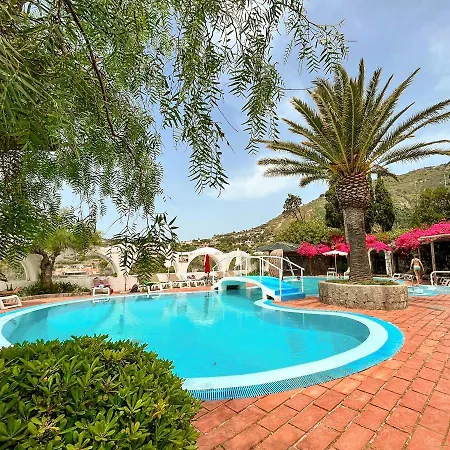 לינה וארוחת בוקר Parco Termale Tropical *